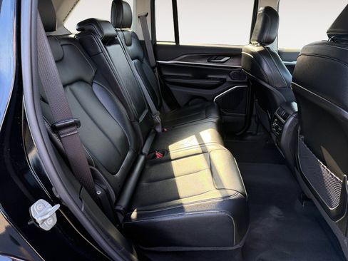 Used 2023 Jeep Grand Cherokee 4WD 4xe image 18