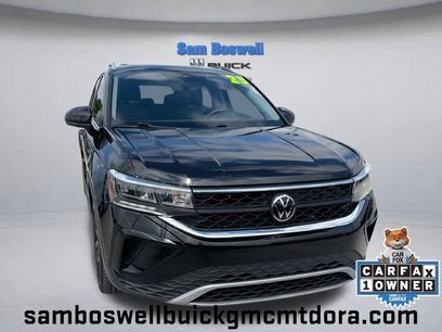 Used 2023 Volkswagen Taos SE w/ Panoramic Sunroof Package