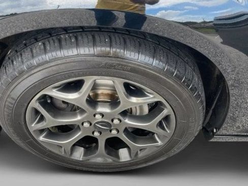 Used 2018 Chrysler 300 S AWD/4WD image 7