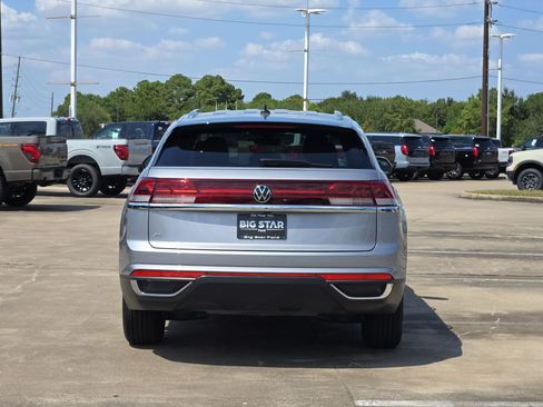 Used 2024 Volkswagen Atlas Cross Sport SE FWD image 6