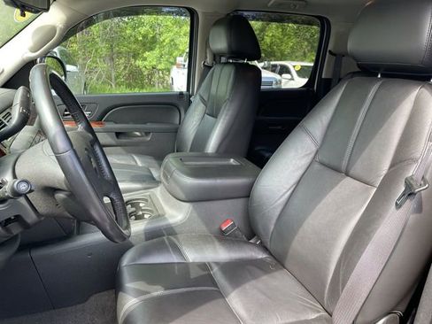 Used 2010 Chevrolet Suburban LT image 18