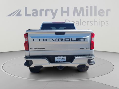 Used 2019 Chevrolet Silverado 1500 Custom w/ Custom Value Package AWD/4WD image 4