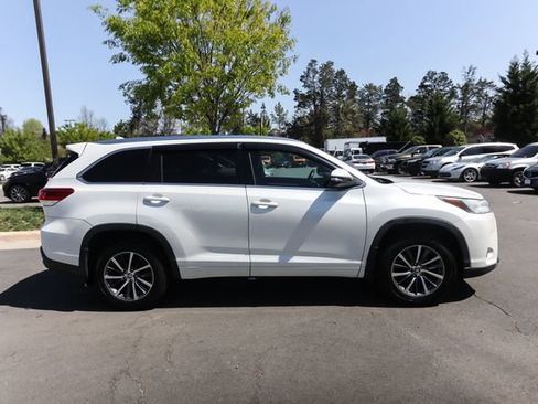 Used 2017 Toyota Highlander XLE image 11