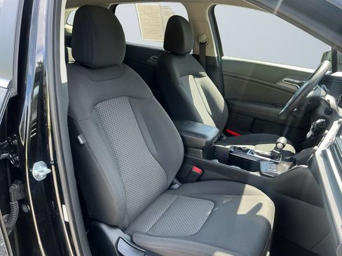 Used 2024 Kia Sportage LX AWD/4WD image 16