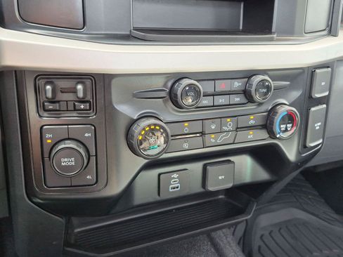 Used 2025 Ford F250 XL AWD/4WD image 30