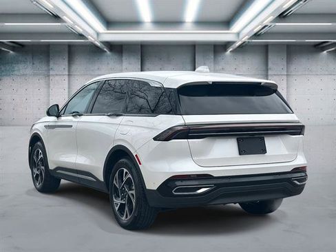 Used 2024 Lincoln Nautilus Premier image 6