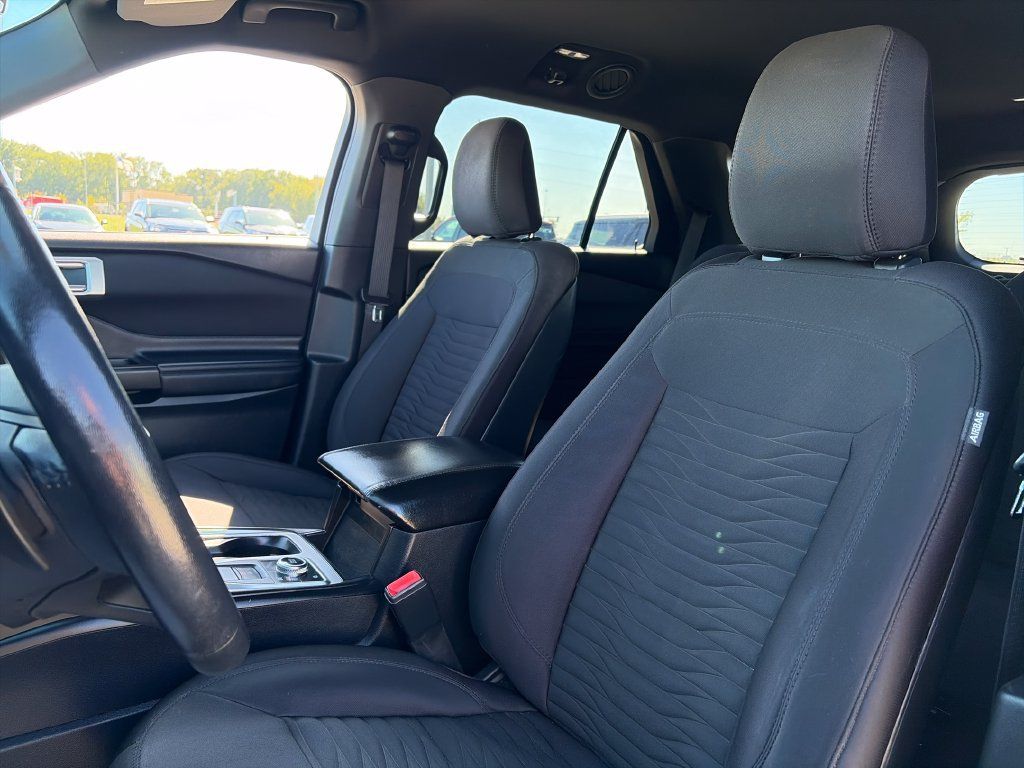 Used 2020 Ford Explorer XLT AWD/4WD image 16