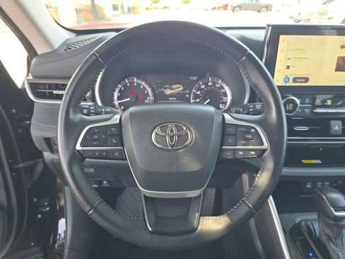 Used 2023 Toyota Highlander XLE FWD image 26