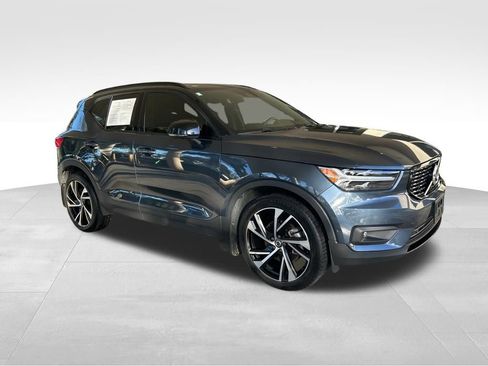 Used 2022 Volvo XC40 T5 R-Design w/ Advanced Package image 2