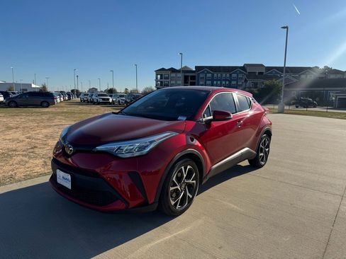 Used 2022 Toyota C-HR XLE image 4