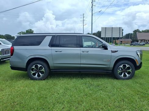 New 2026 GMC Yukon XL AT4 w/ AT4 Premium Plus Package AWD/4WD image 8