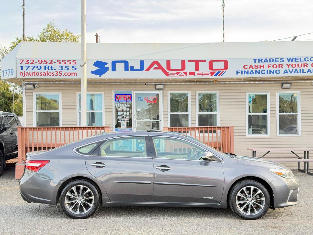 Used 2016 Toyota Avalon XLE Premium FWD image 3
