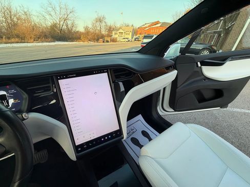 Used 2018 Tesla Model X 100D image 36