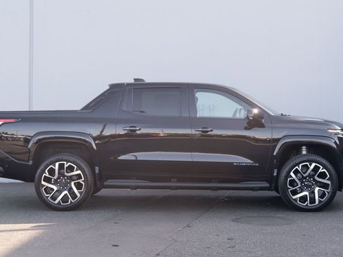 New 2024 Chevrolet Silverado EV RST image 31