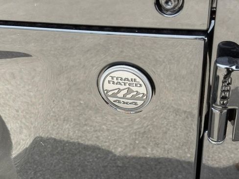 New 2025 Jeep Gladiator Sport image 15