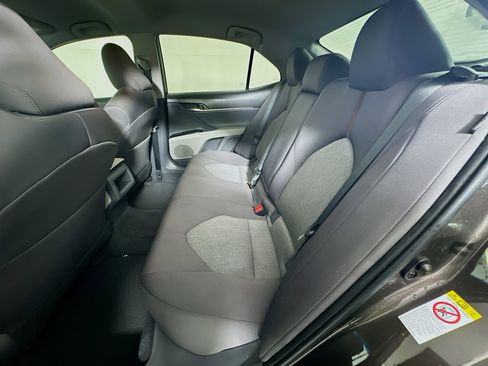 Used 2018 Toyota Camry LE image 26