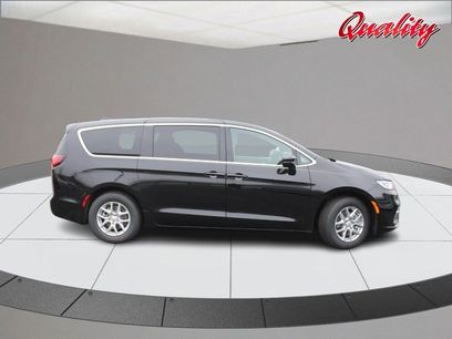 New 2026 Chrysler Pacifica Select