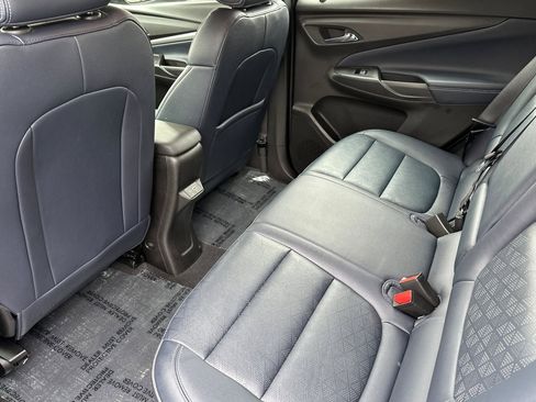 Used 2022 Chevrolet Bolt EUV LT w/ Convenience Package image 11