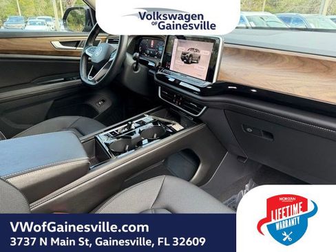 Used 2025 Volkswagen Atlas SE image 11