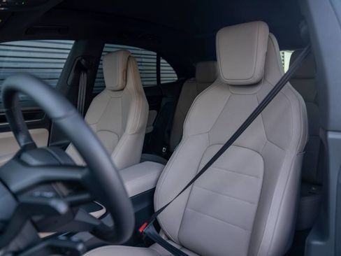 New 2026 Porsche Macan 4 Electric image 5