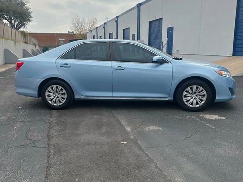 Used 2014 Toyota Camry LE image 5