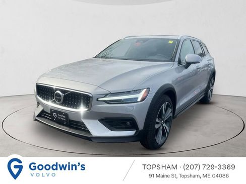 Certified 2025 Volvo V60 B5 Cross Country Plus image 1