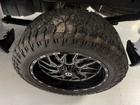 Used 2024 GMC Sierra 1500 Elevation w/ LPO, Elevation Black Package image 9