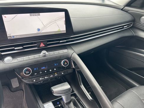 Used 2022 Hyundai Elantra Limited image 23