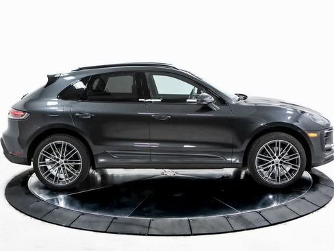 Certified 2025 Porsche Macan image 8