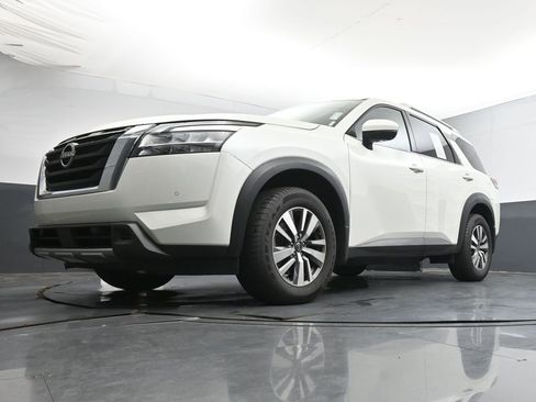 Used 2023 Nissan Pathfinder SL AWD/4WD image 20