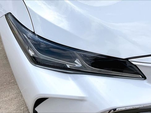 Used 2019 Toyota Avalon Limited FWD image 27