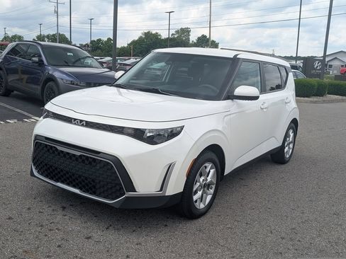 Used 2024 Kia Soul LX w/ Option Group 015 FWD image 3