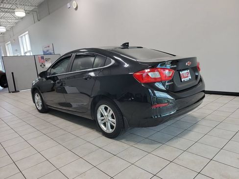 Used 2017 Chevrolet Cruze LT FWD image 9