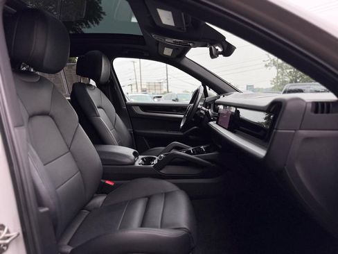 Used 2024 Porsche Cayenne AWD/4WD image 27