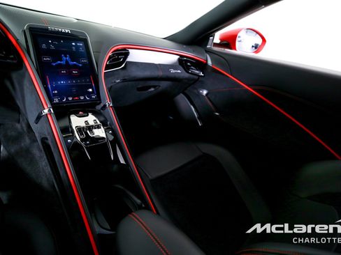 Used 2023 Ferrari Roma image 15