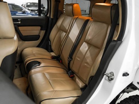 Used 2010 HUMMER H3 Luxury w/ Appearance Package image 35