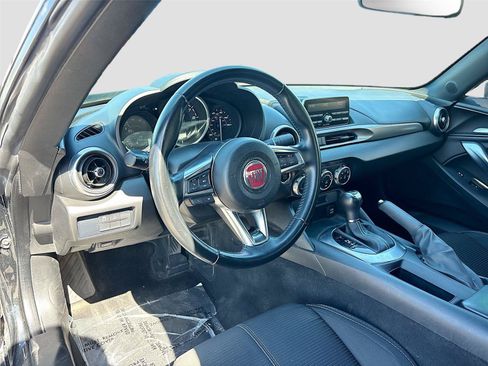 Used 2017 FIAT 124 Spider Classica RWD image 9