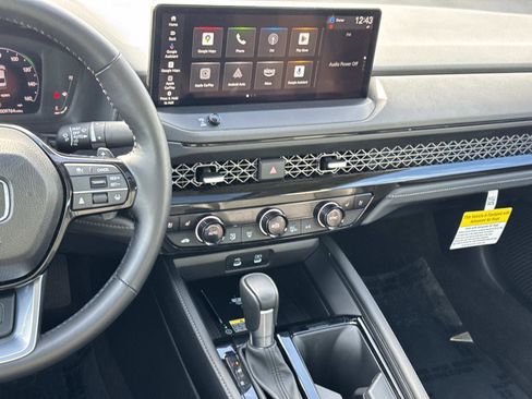 Used 2025 Honda Accord Touring image 3