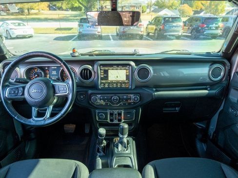 Used 2018 Jeep Wrangler Unlimited Sahara image 25