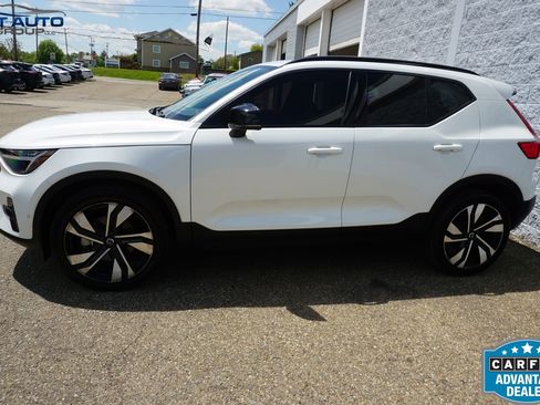 Used 2023 Volvo XC40 B5 Plus w/ Driver Assist Package AWD/4WD image 4