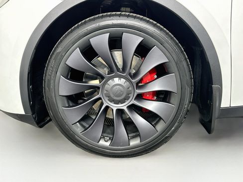 Used 2023 Tesla Model Y Performance AWD/4WD image 11
