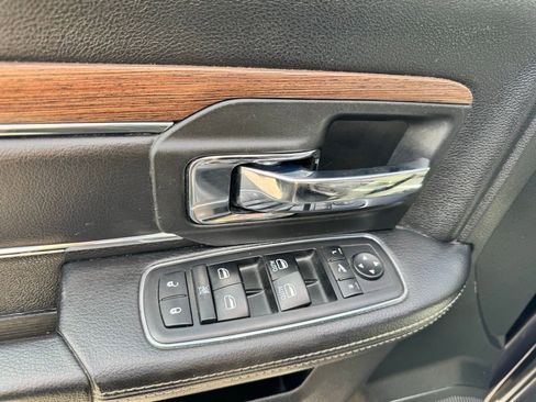 Used 2018 RAM 1500 Laramie w/ Convenience Group image 20