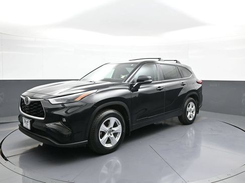 Certified 2023 Toyota Highlander LE FWD image 10