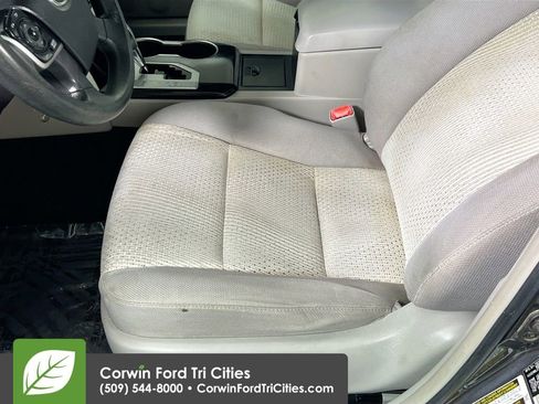 Used 2014 Toyota Camry LE image 22