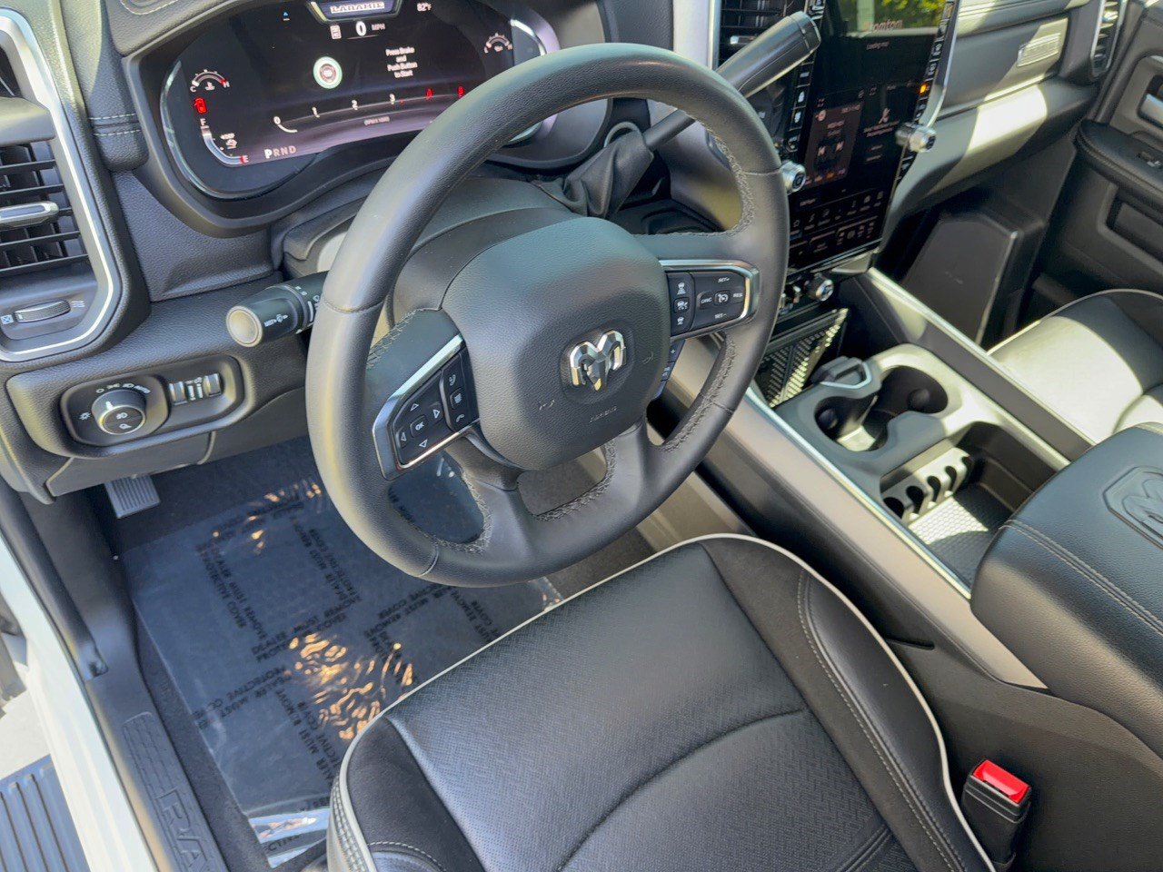 Used 2025 RAM 3500 Laramie AWD/4WD image 4
