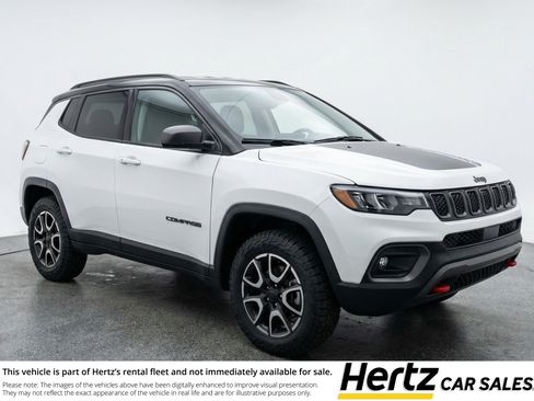 Used 2025 Jeep Compass Trailhawk AWD/4WD image 1