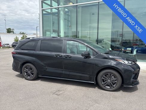 Used 2026 Toyota Sienna XSE AWD/4WD image 2
