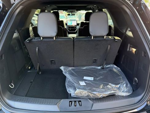 Used 2025 Ford Explorer ST-Line AWD/4WD image 24