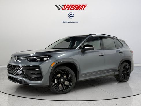 New 2026 Volkswagen Tiguan SE R-Line FWD image 3