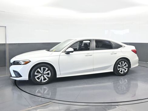 Used 2022 Honda Civic LX image 2